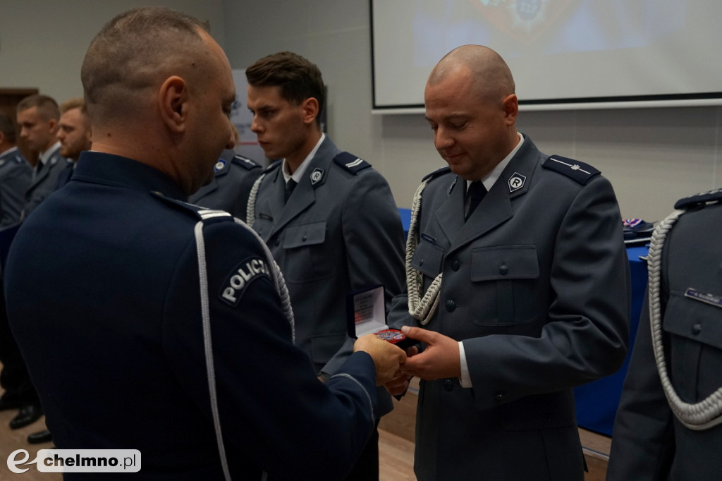 Policjanci z Chełmna otrzymali „Kryształowe Serca” za uratowanie życia kobiety