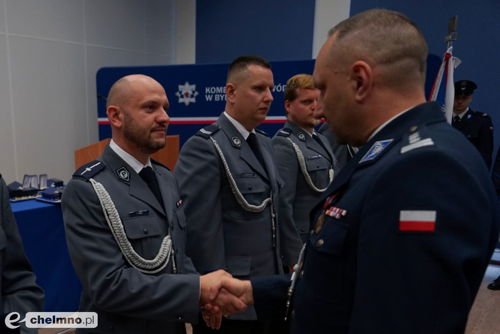 Policjanci z Chełmna otrzymali „Kryształowe Serca” za uratowanie życia kobiety