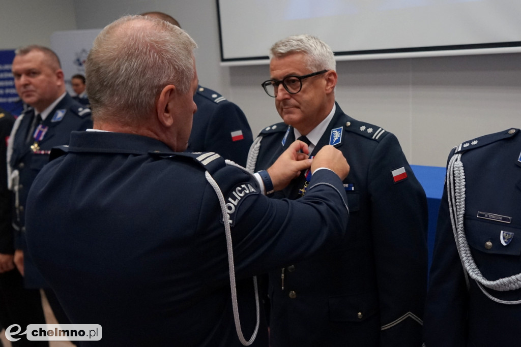 Policjanci z Chełmna otrzymali „Kryształowe Serca” za uratowanie życia kobiety