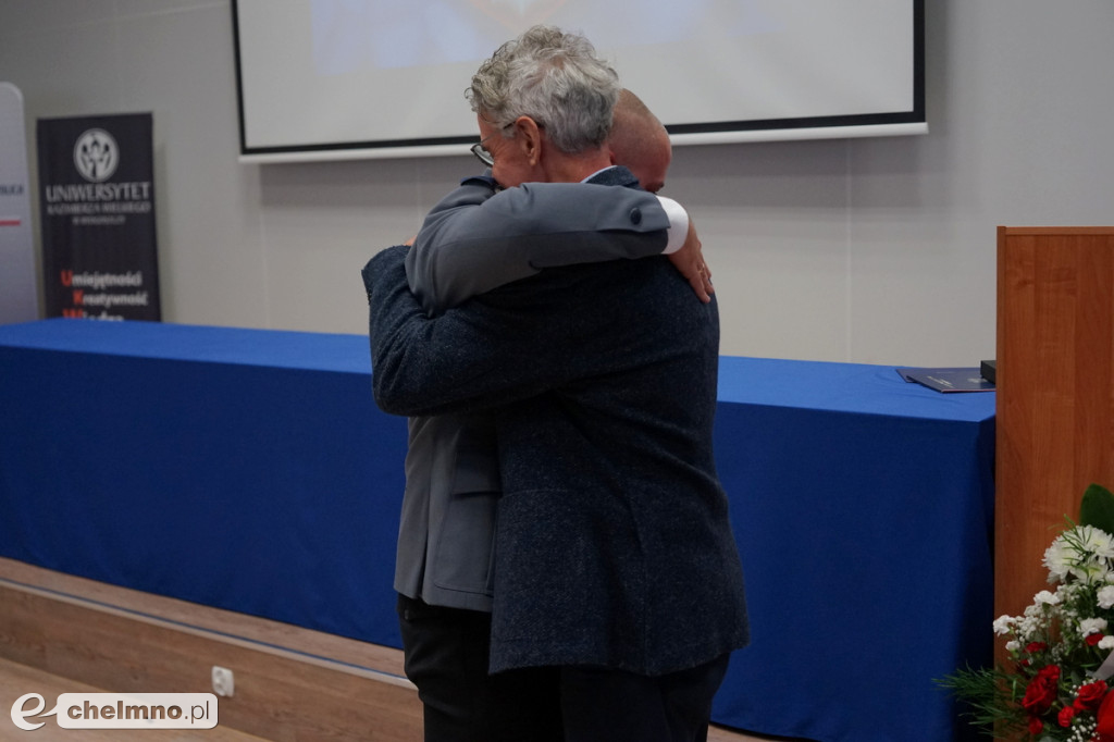 Policjanci z Chełmna otrzymali „Kryształowe Serca” za uratowanie życia kobiety