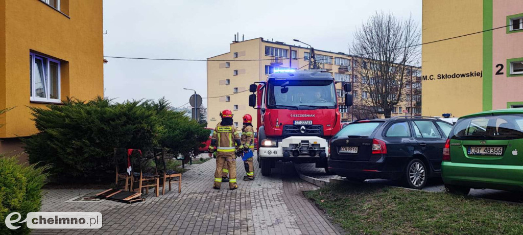 Pożar w jednym z mieszkań na Skłodowskiej - są poszkodowani!