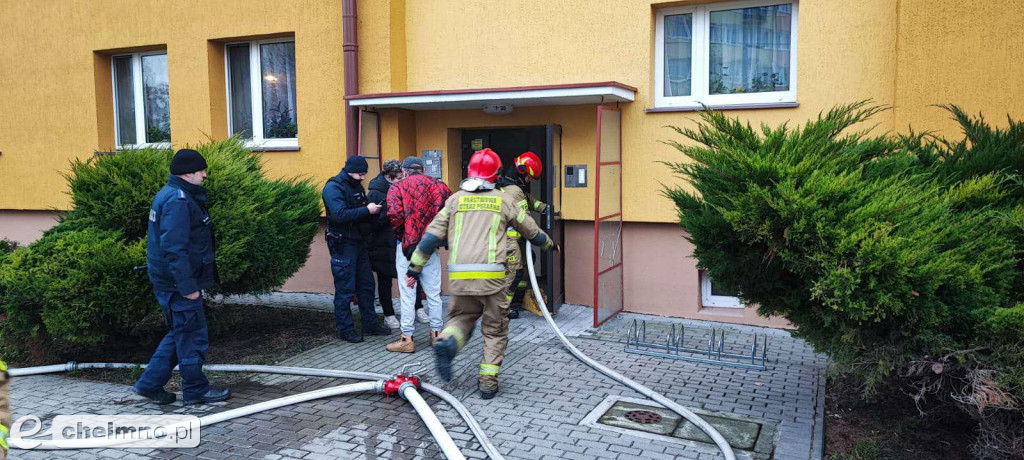 Pożar w jednym z mieszkań na Skłodowskiej - są poszkodowani!