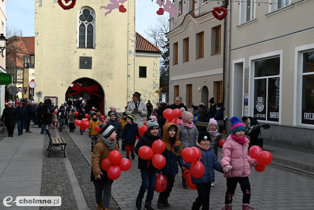 Walentynkowy korowód przeszedł ulicami Chełmna