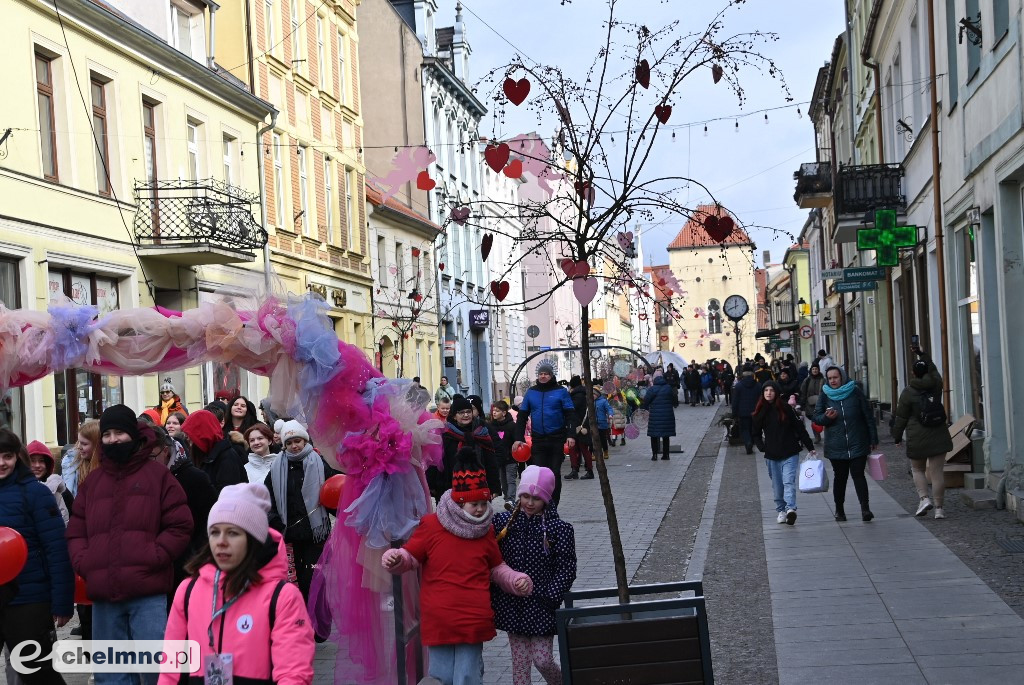 Walentynkowy korowód przeszedł ulicami Chełmna