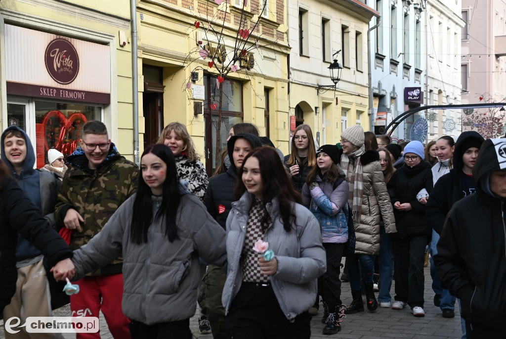 Walentynkowy korowód przeszedł ulicami Chełmna