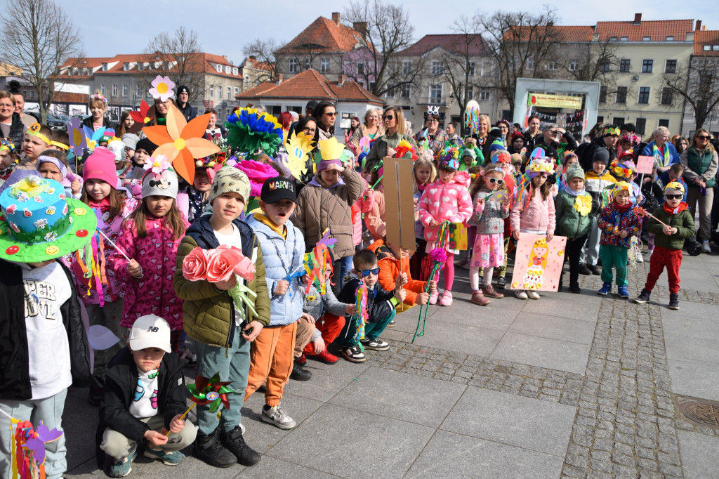 Happening z okazji Światowego Dnia Zespołu Downa i powitania WIOSNY