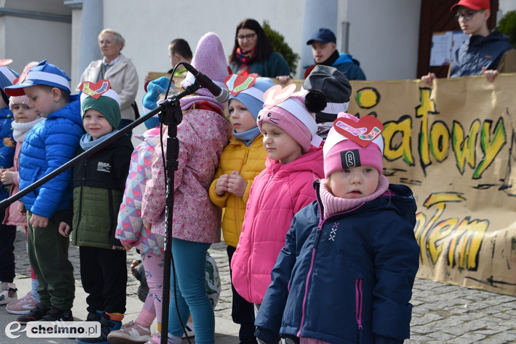 Happening z okazji Światowego Dnia Zespołu Downa i powitania WIOSNY