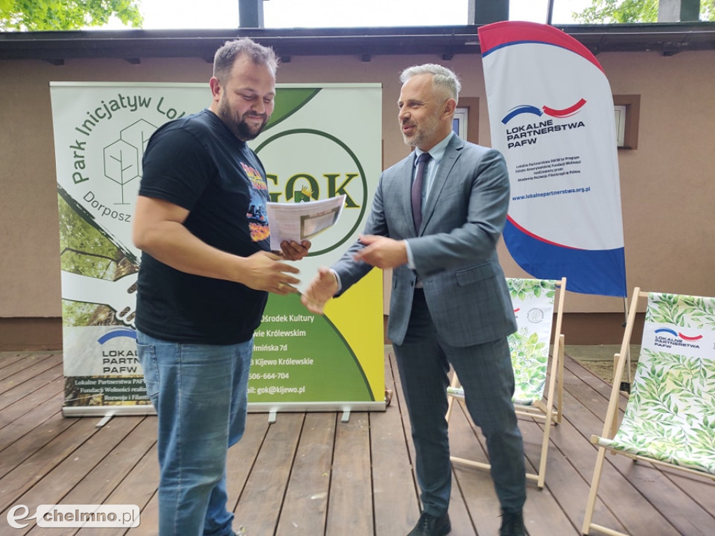 Podpisanie umów na realizację inicjatyw lokalnych