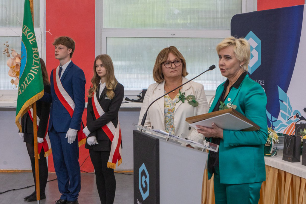 Medal Marszałka Województwa na 70-lecie Zespołu Szkół w Grubnie