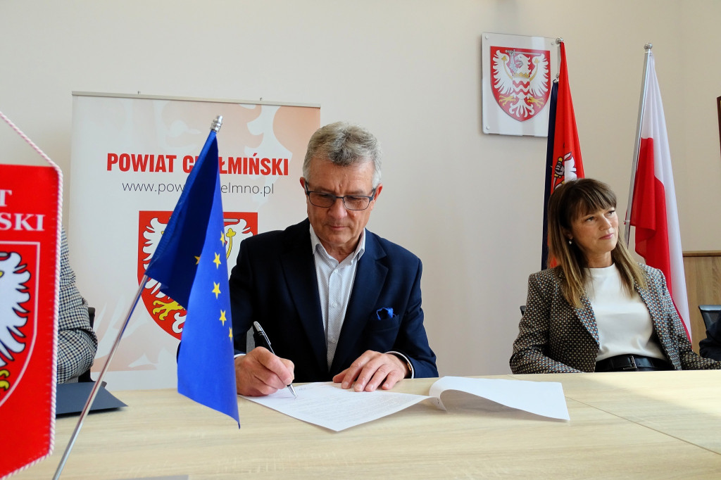 Podpisanie umowy w ramach konkursu „Produkt lokalny Powiatu Chełmińskiego\