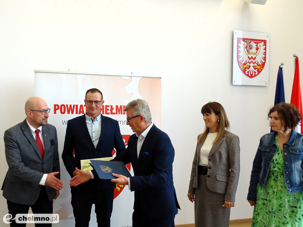 Podpisanie umowy w ramach konkursu „Produkt lokalny Powiatu Chełmińskiego\