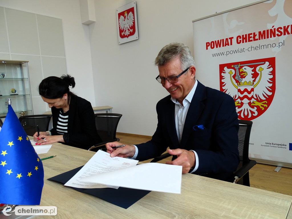 Podpisanie umowy w ramach konkursu „Produkt lokalny Powiatu Chełmińskiego\