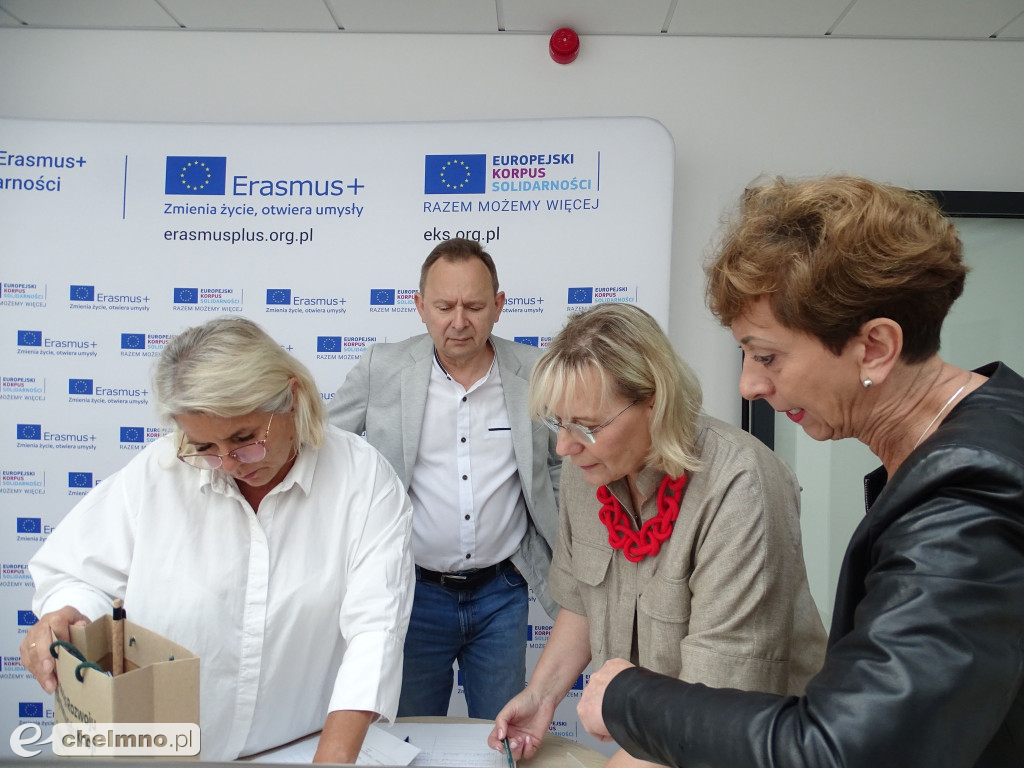 Samorządowcy, dyrektorzy szkół i nauczyciele poznawali zalety Erasmusa
