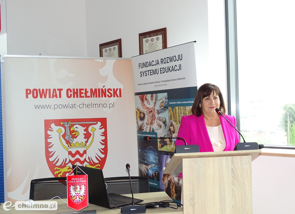 Samorządowcy, dyrektorzy szkół i nauczyciele poznawali zalety Erasmusa