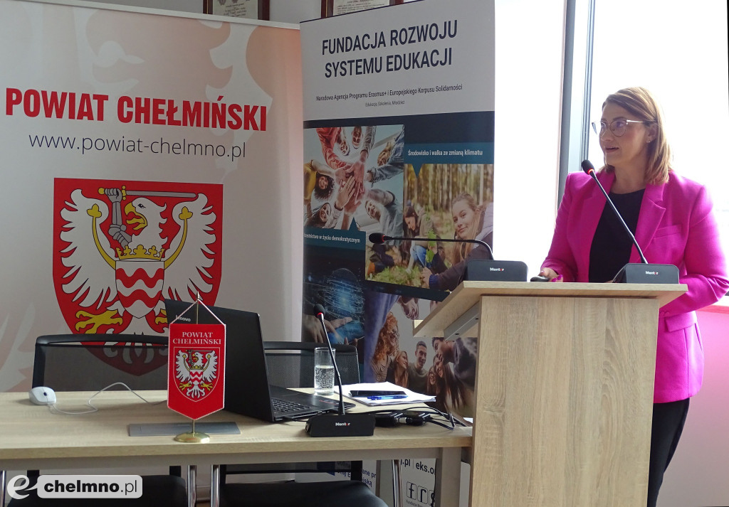 Samorządowcy, dyrektorzy szkół i nauczyciele poznawali zalety Erasmusa