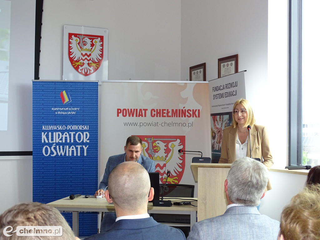 Samorządowcy, dyrektorzy szkół i nauczyciele poznawali zalety Erasmusa