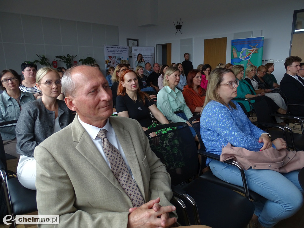 Samorządowcy, dyrektorzy szkół i nauczyciele poznawali zalety Erasmusa