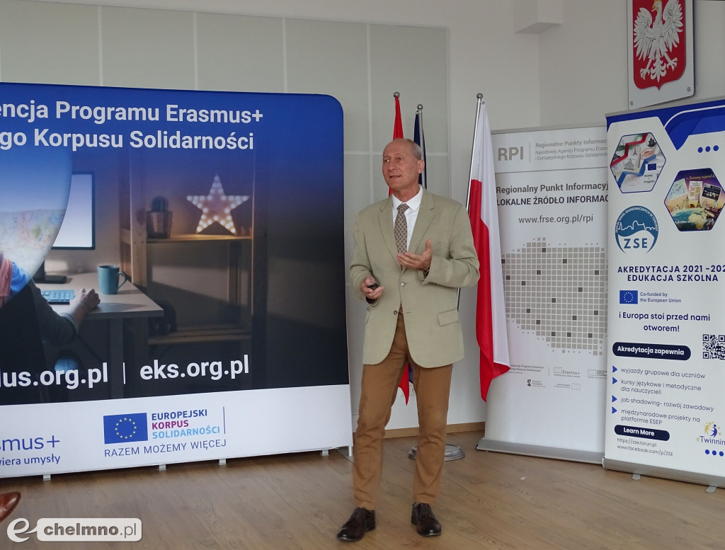 Samorządowcy, dyrektorzy szkół i nauczyciele poznawali zalety Erasmusa