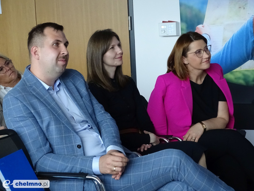 Samorządowcy, dyrektorzy szkół i nauczyciele poznawali zalety Erasmusa