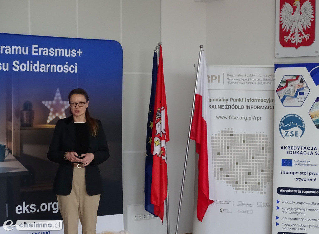 Samorządowcy, dyrektorzy szkół i nauczyciele poznawali zalety Erasmusa