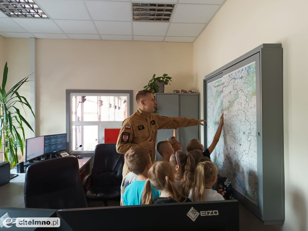 Uczniowie z wizytą u strażaków w ramach tygodnia bezpieczeństwa
