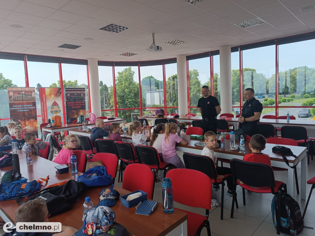 Uczniowie z wizytą u strażaków w ramach tygodnia bezpieczeństwa