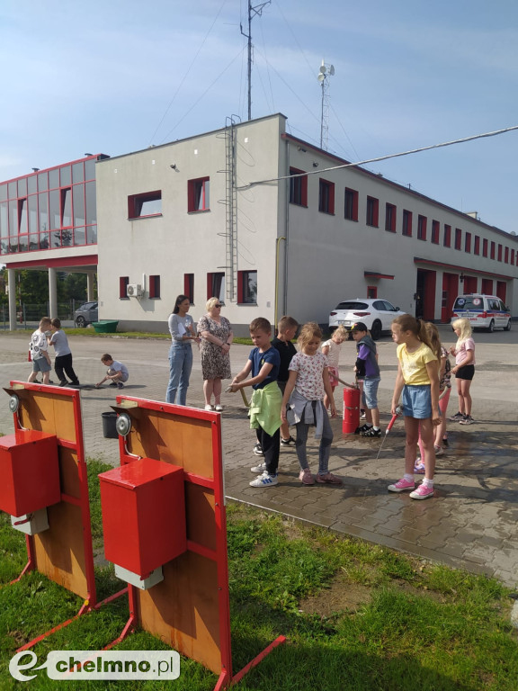 Uczniowie z wizytą u strażaków w ramach tygodnia bezpieczeństwa