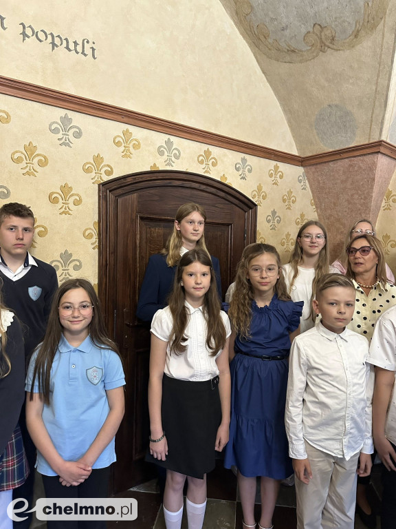 Burmistrz nagrodził najlepszych uczniów szkół podstawowych