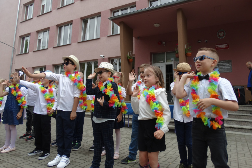 Fotorelacja z ostatniego dnia szkoły w \