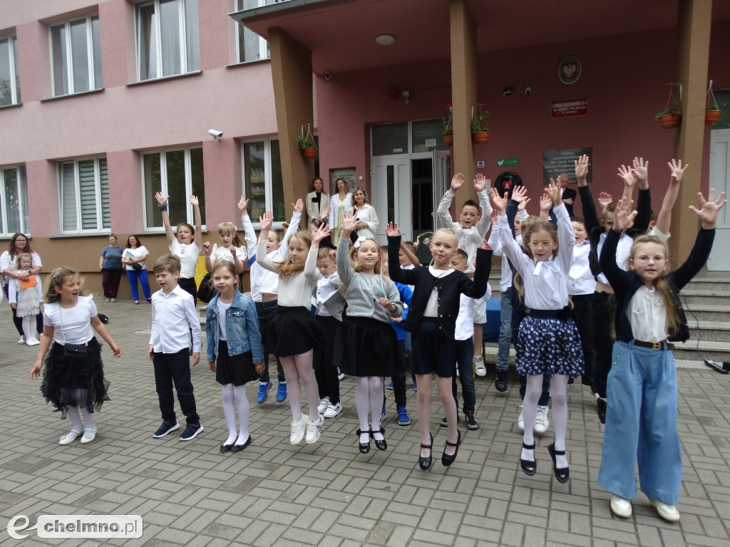 Fotorelacja z ostatniego dnia szkoły w \