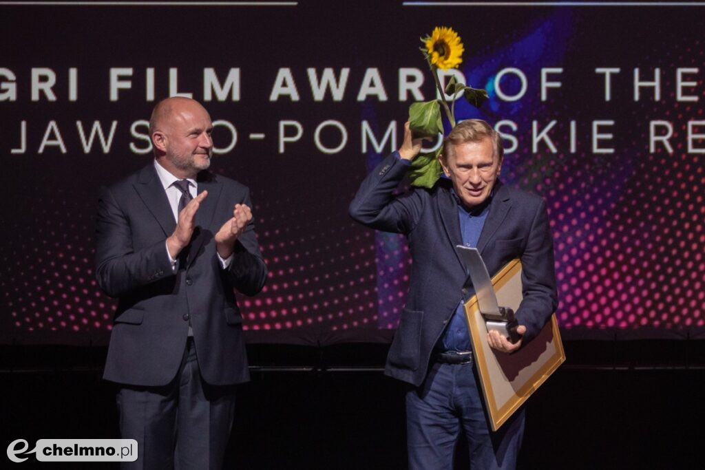 Jan Englert z Nagrodą Marszałka na otwarciu Tofifest