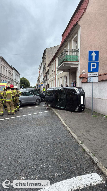 Tragiczny wypadek w sercu Chełmna: samochód dachował przy Rynku