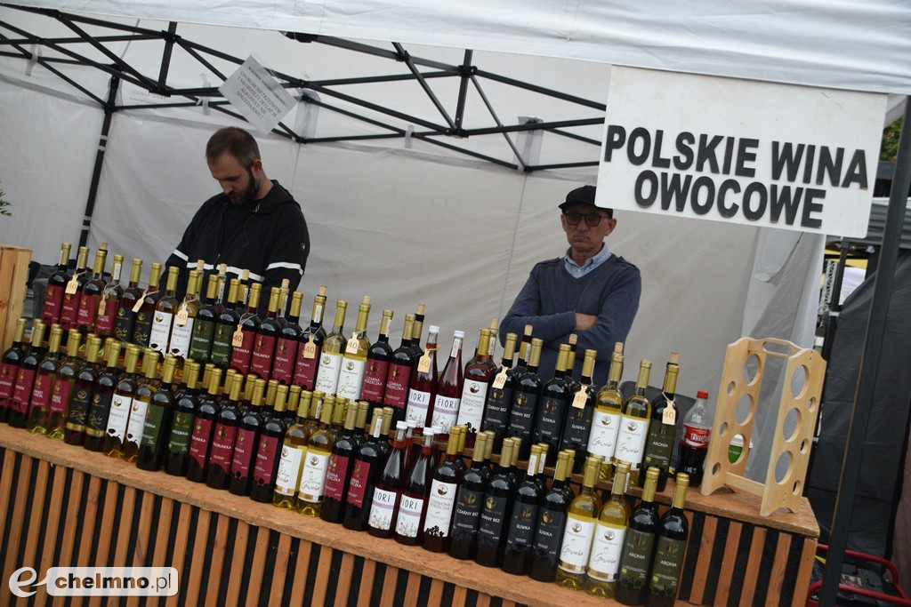 Na kolorowych kramach cuda...cudeńka