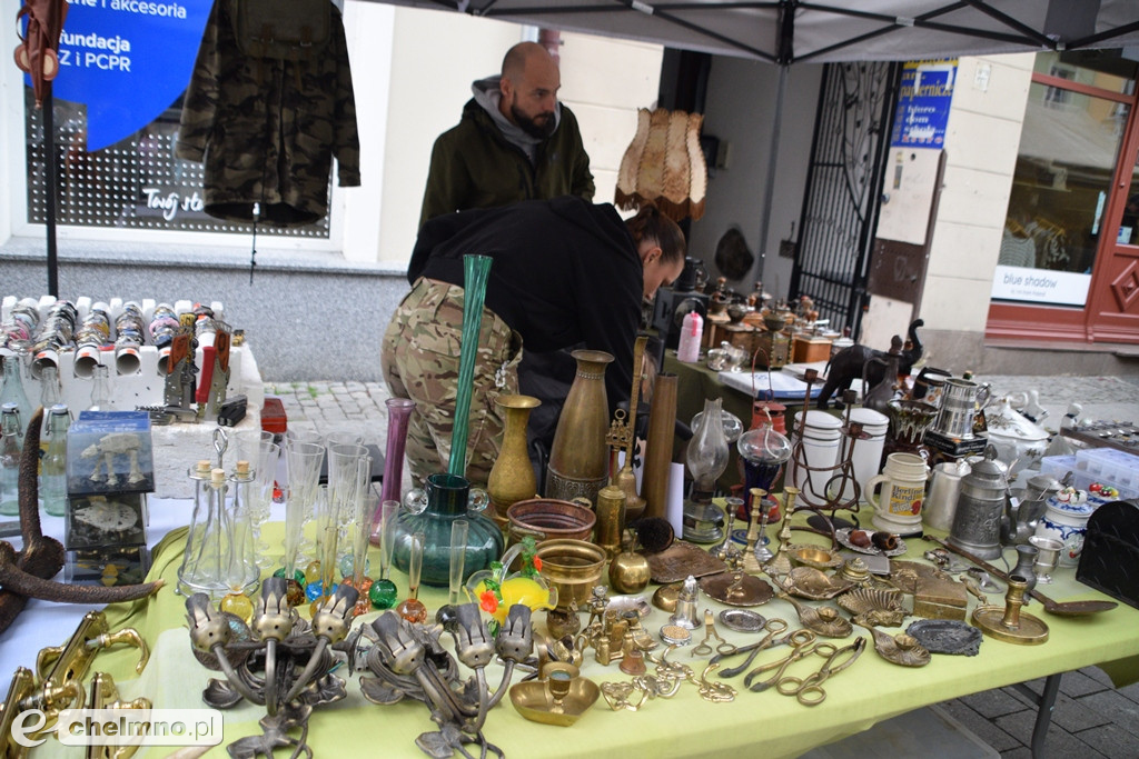 Na kolorowych kramach cuda...cudeńka