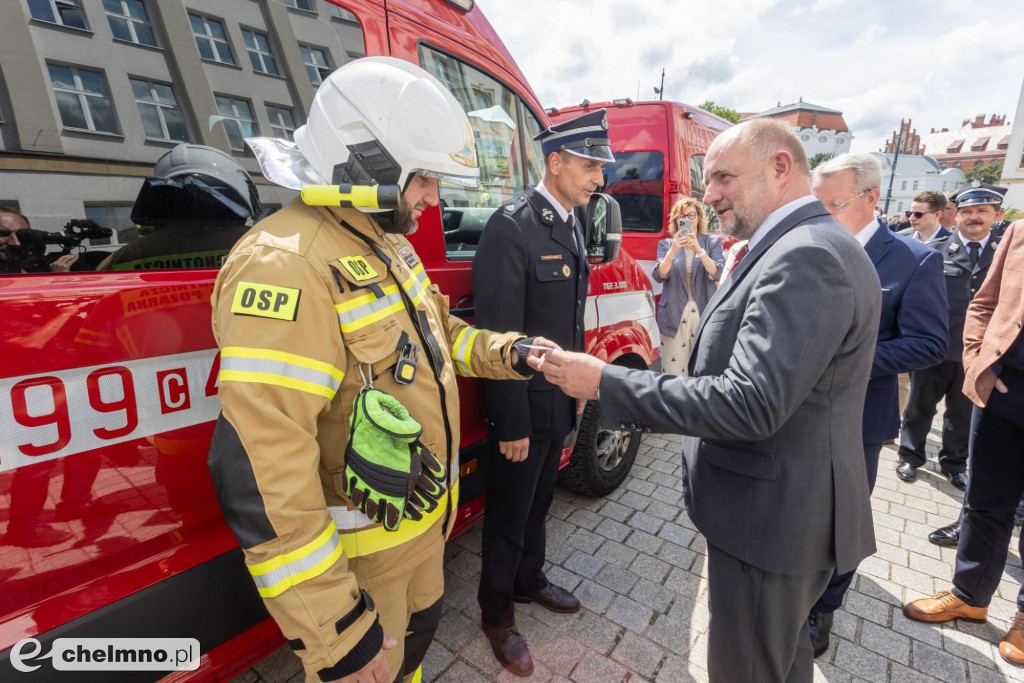 Auta, łodzie, drony – samorząd województwa wspiera OSP