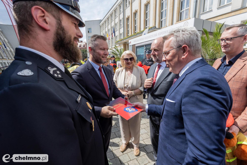 Auta, łodzie, drony – samorząd województwa wspiera OSP