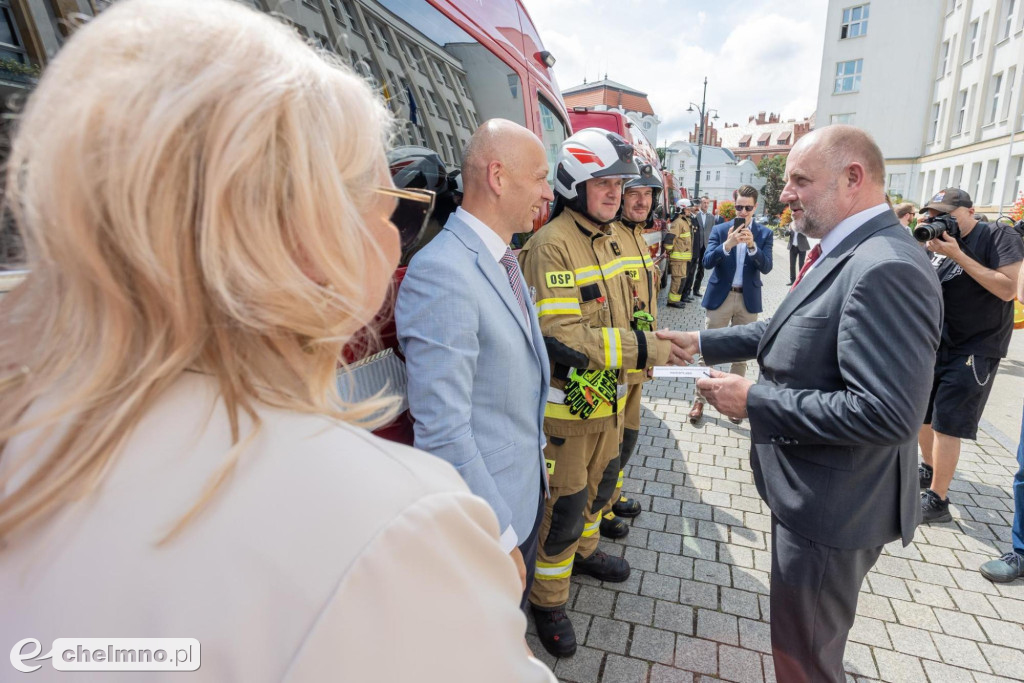 Auta, łodzie, drony – samorząd województwa wspiera OSP