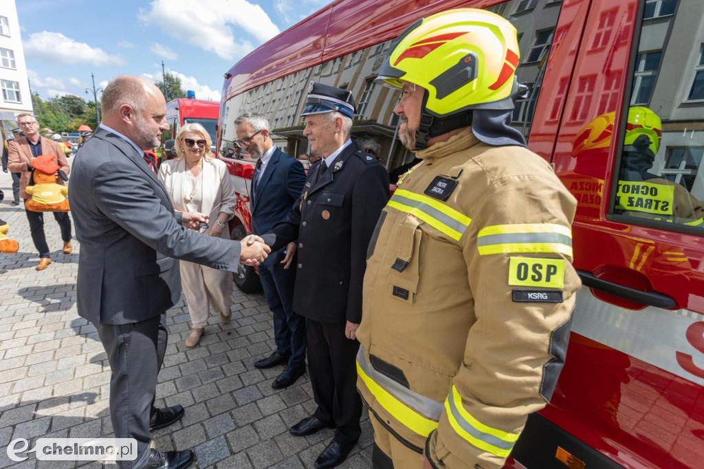 Auta, łodzie, drony – samorząd województwa wspiera OSP
