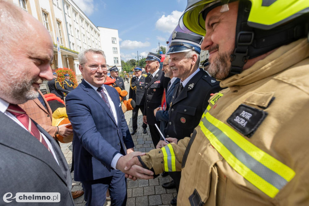 Auta, łodzie, drony – samorząd województwa wspiera OSP