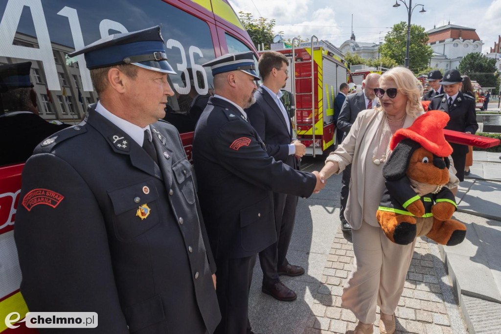 Auta, łodzie, drony – samorząd województwa wspiera OSP