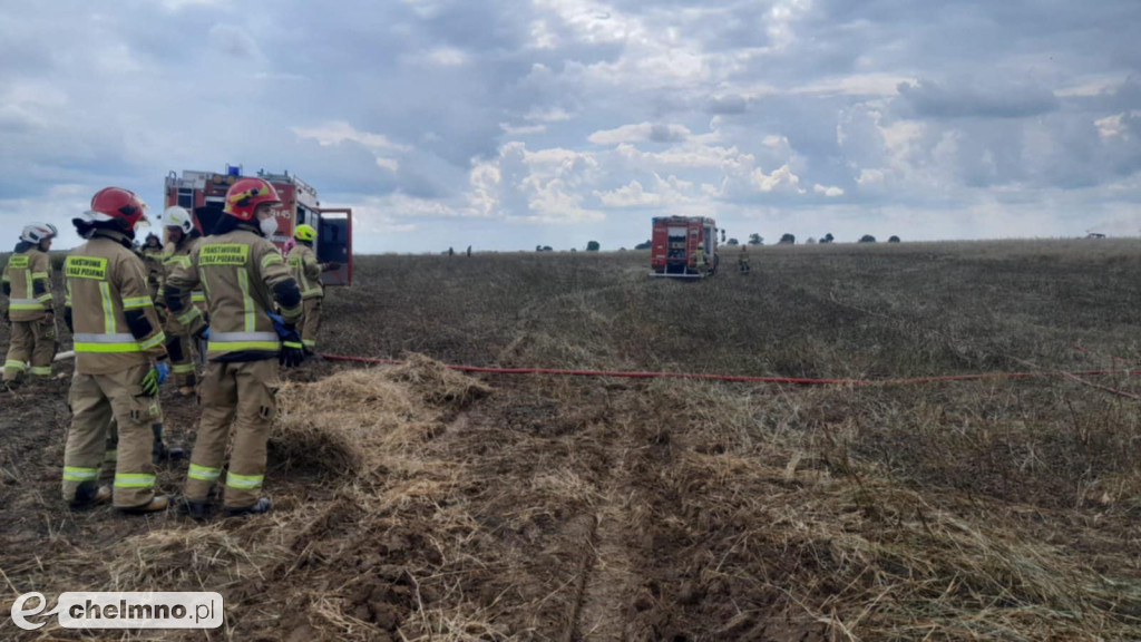Pożar pola w miejscowości Lipienek– zagrożone budynki
