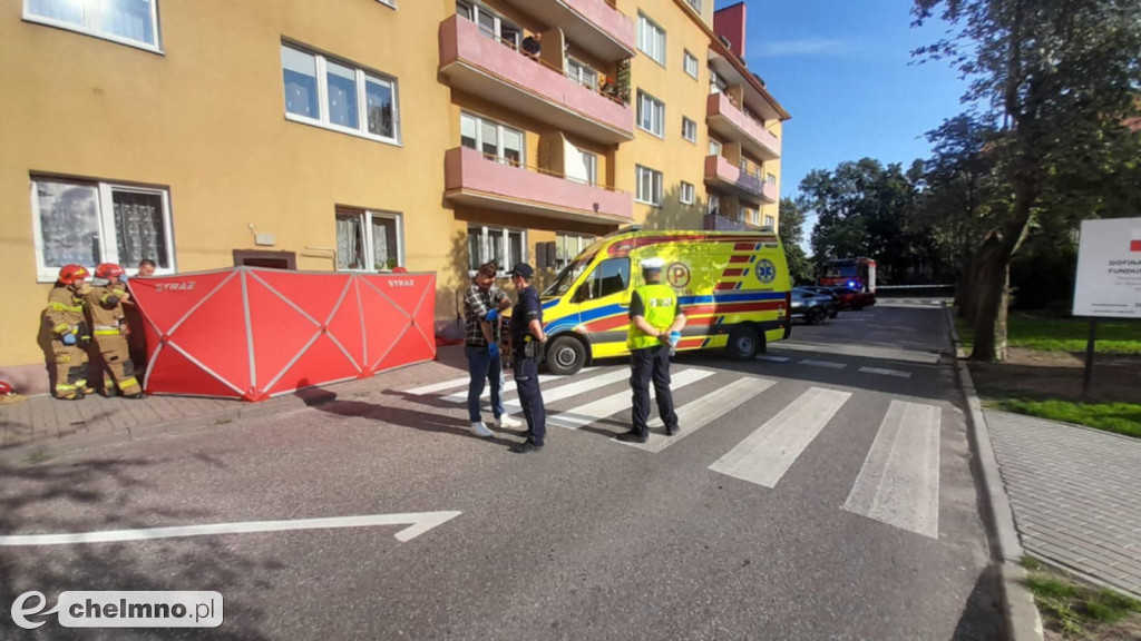 Tragiczny wypadek w Chełmnie: młody mężczyzna wyskoczył z okna mieszkania?