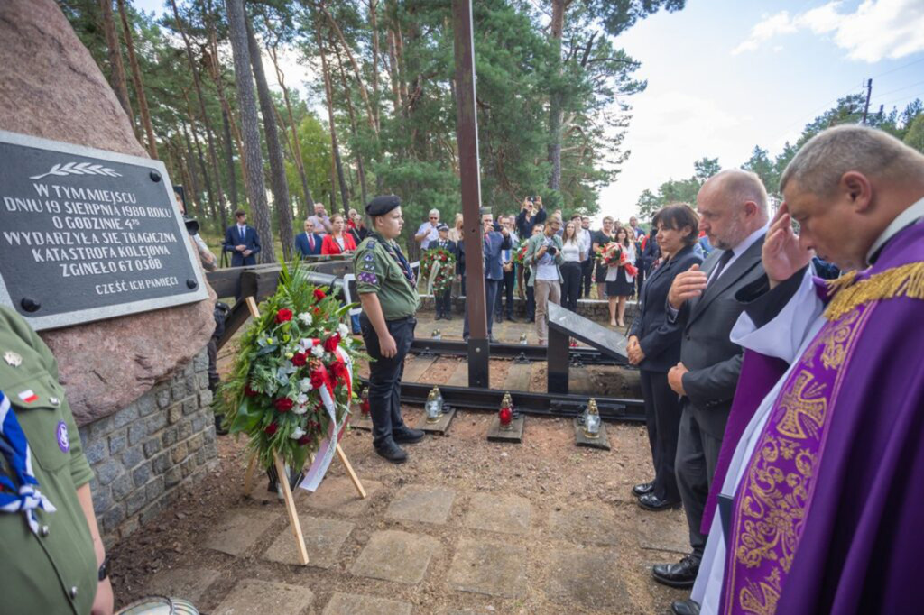 Pamięci ofiar katastrofy pod Otłoczynem (zdjęcia)