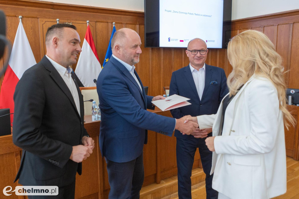 Nowe umowy FEdKP: ekologiczny transport miejski...