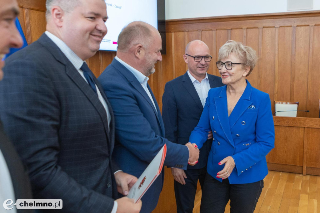Nowe umowy FEdKP: ekologiczny transport miejski...
