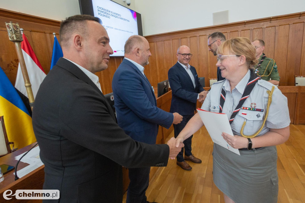 Nowe umowy FEdKP: ekologiczny transport miejski...