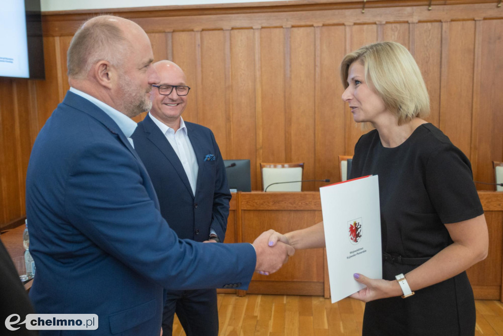 Nowe umowy FEdKP: ekologiczny transport miejski...