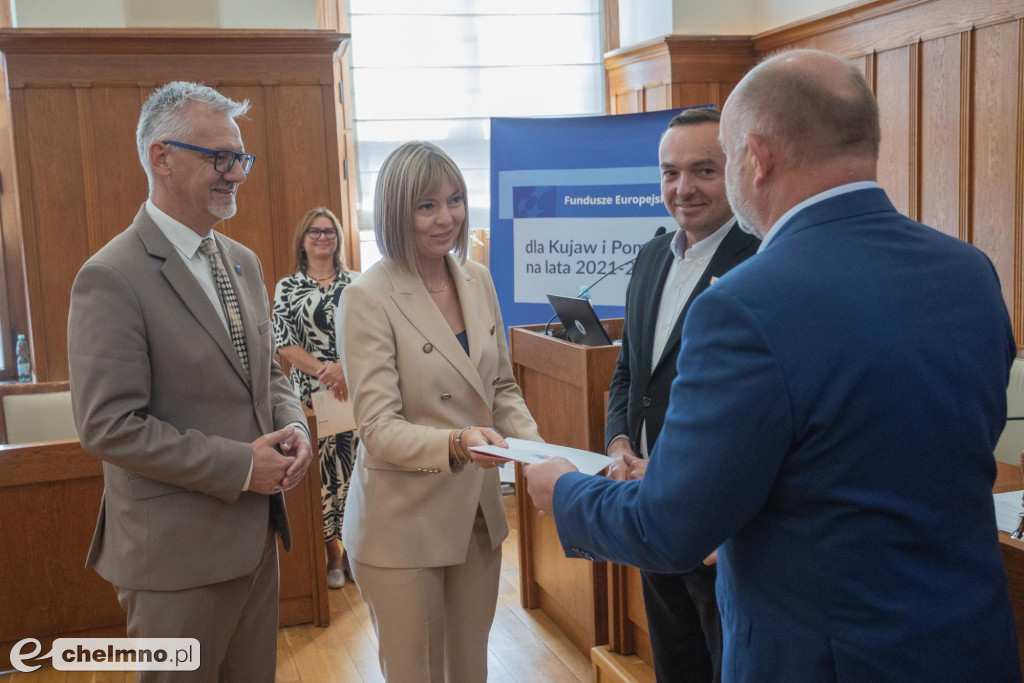 Nowe umowy FEdKP: ekologiczny transport miejski...