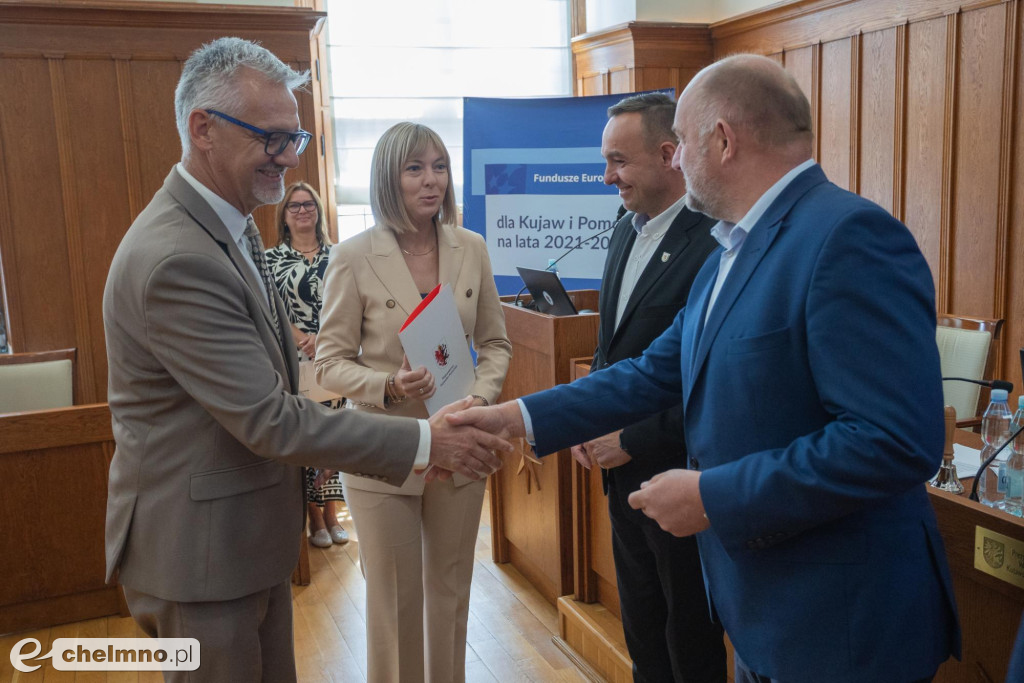 Nowe umowy FEdKP: ekologiczny transport miejski...