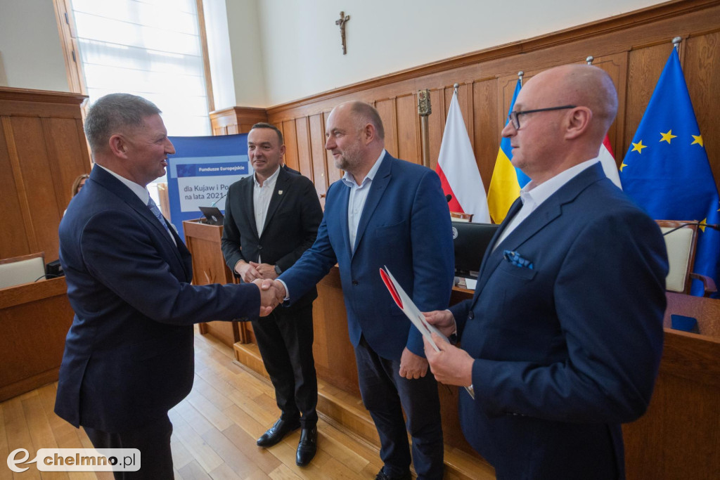 Nowe umowy FEdKP: ekologiczny transport miejski...